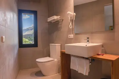 Un baño de Hotel Cardós