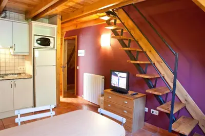 Una cocina o zona de cocina en Bungalows Verneda Mountain Resort