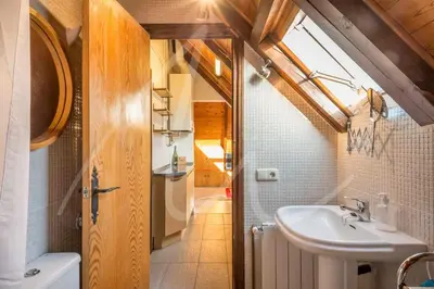 Un baño de Brahets by SeaMount Rentals
