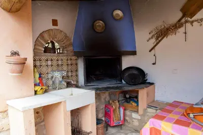 Una televisión o centro de entretenimiento en Casa Jara