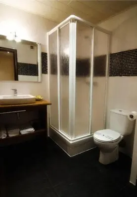 Un baño de Hostau Era Claverola