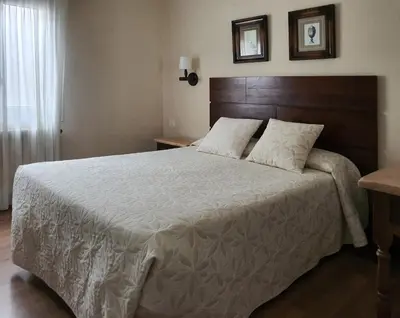Cama o camas de una habitación en Hostal Canigó