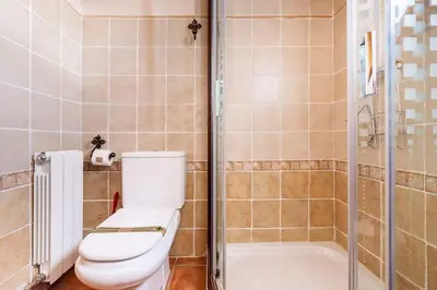 Un baño de La Voz del Silencio