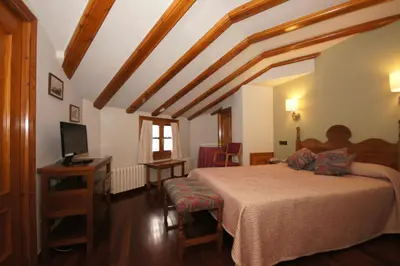Una televisión o centro de entretenimiento en Hotel Aragüells