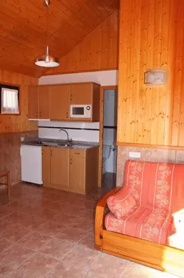 Una cocina o zona de cocina en Camping Iratxe Ciudad de Vacaciones