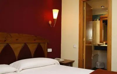 Cama o camas de una habitación en Hotel Pirineos