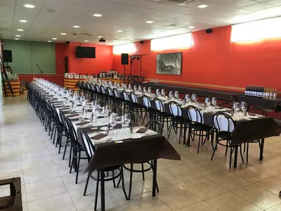 Un restaurante o sitio para comer en Camping Fayón Fishing