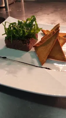 Comida en o cerca de este camping