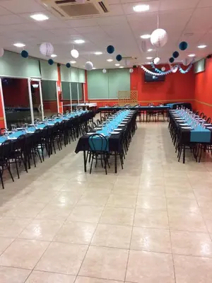 Un restaurante o sitio para comer en Camping Fayón Fishing