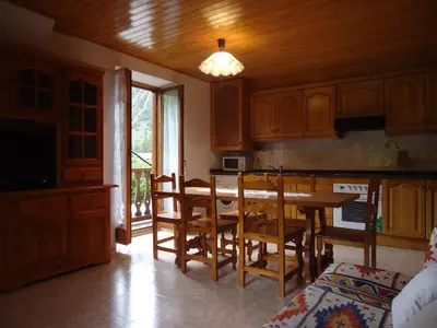 Una cocina o zona de cocina en Apartaments La Llucana