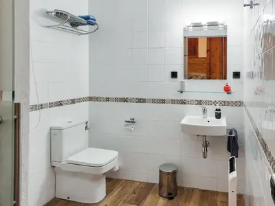 Un baño de Les Voltes I - 2BD hidden gem in hilltop wine village