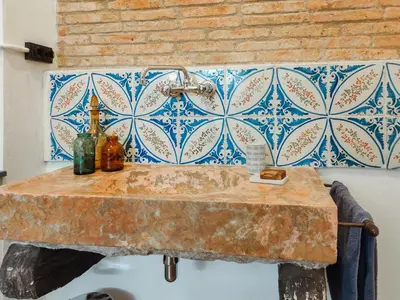 Plano de Les Voltes I - 2BD hidden gem in hilltop wine village