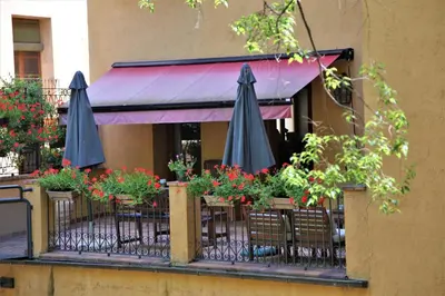 Un restaurante o sitio para comer en Hotel-Hostal Sport