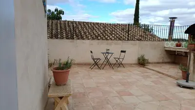Un patio o zona al aire libre en Apartamentos La Venta del Rome