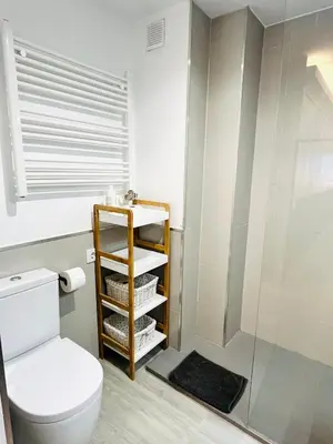 Un baño de UP BENASQUE FLOR de NIEVE