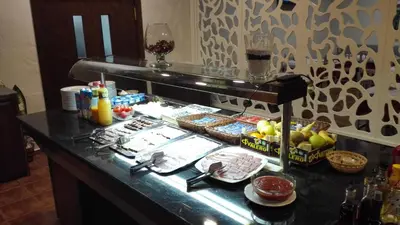 Comida en o cerca de este hotel