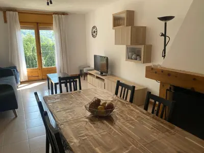 Una televisión o centro de entretenimiento en Apartaments Noray