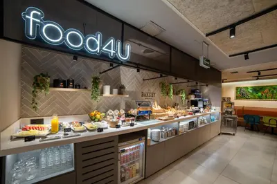 Comida en o cerca de este hotel
