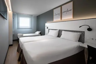 Cama o camas de una habitación en Hotel Bed4U Pamplona