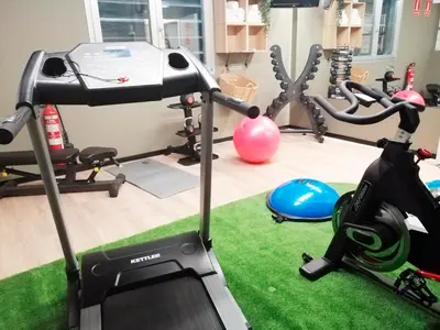 Gimnasio o instalaciones de fitness de Hotel Bed4U Pamplona