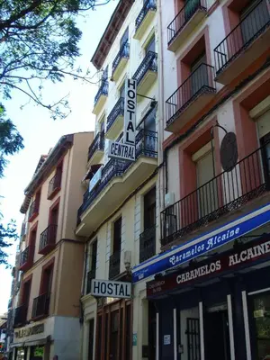 Edificio en el que se encuentra el hostal o pensión
