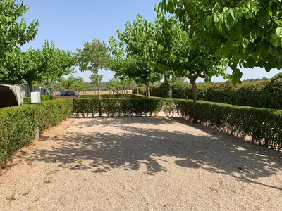 Jardín al aire libre en Camping Els Ports