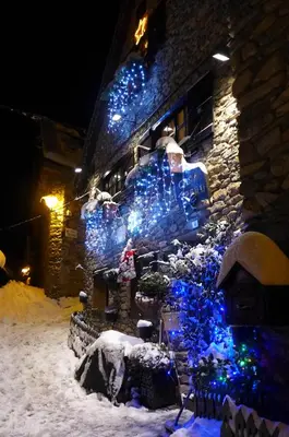 Casa de piedra con encanto en el bonito pueblo de Bagergue en invierno