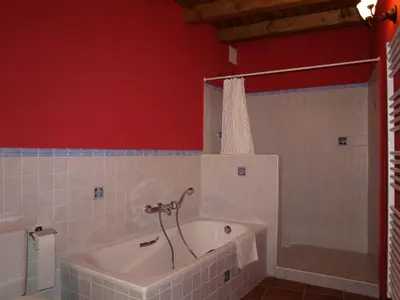 Un baño de Apartamentos Rurales Camino del Cid
