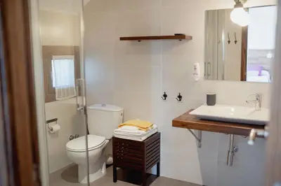 Un baño de Cal Portalé - Casa de Pagès