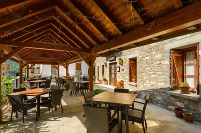 Un restaurante o sitio para comer en Hostal Kimboa