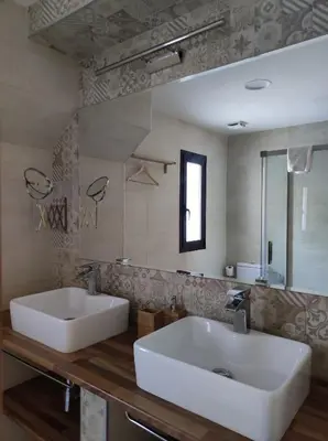 Un baño de El Capricho de Arguis