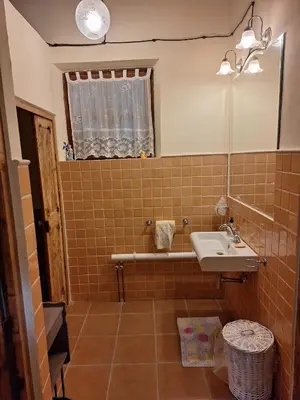 Un baño de Caltarragona casa rural