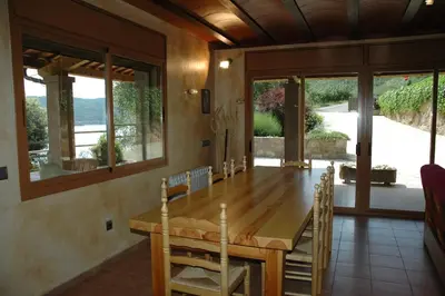 Plano de Casa con vistas al lago y con piscina - Casó Nou