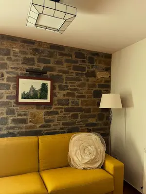 Zona de estar de Casas Pirineo, Ainsa