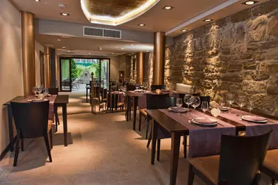 Un restaurante o sitio para comer en Hotel Palacio del Obispo