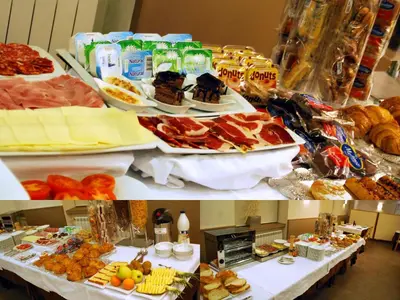Comida en o cerca de este apartahotel
