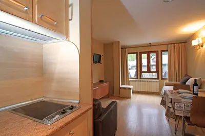 Una cocina o zona de cocina en Hotel-Aparthotel El Reyno
