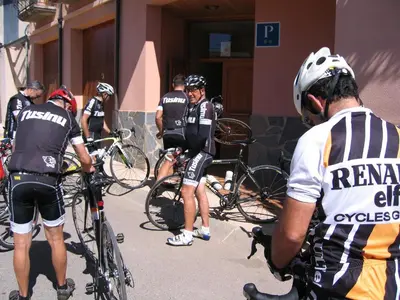 Montar en bicicleta en Hostal Casa Barcelo o alrededores