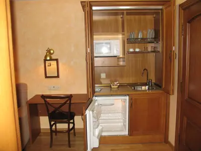 Una cocina o zona de cocina en Villa Russell Hotel&Apartments