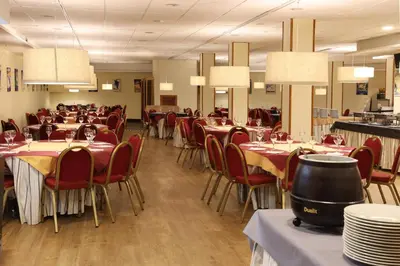 Un restaurante o sitio para comer en Hotel Vilagaros