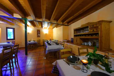Un restaurante o sitio para comer en Lo Paller de Roc