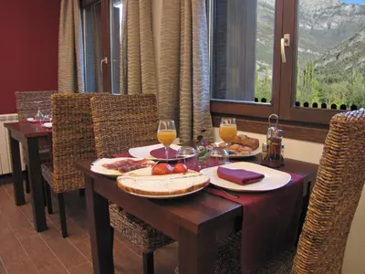 Comida en o cerca de este hotel