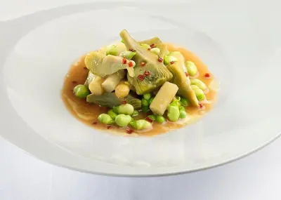 Comida en o cerca de este hotel