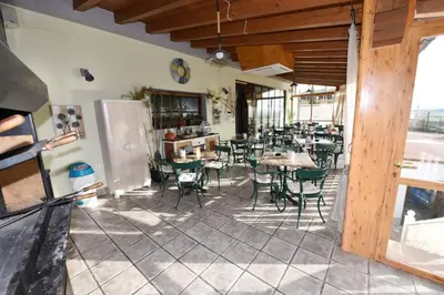 Un restaurante o sitio para comer en Hotel Rural el Castillo