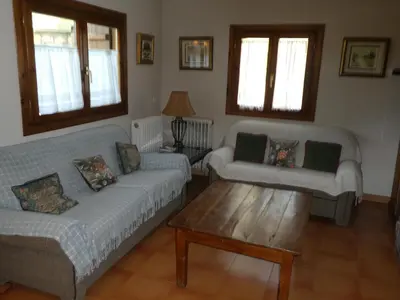 Zona de estar de Casa con jardín frente ciudadela