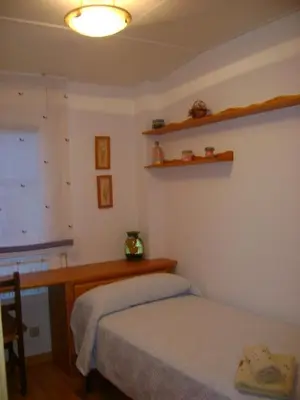 Cama o camas de una habitación en Apartamentos Pirineos Ordesa II
