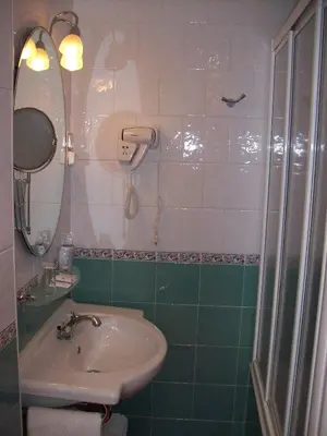 Un baño de Hostal Las Grullas