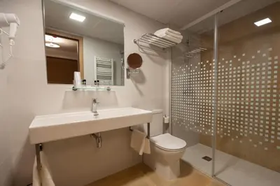 Un baño de Hostal Las Grullas