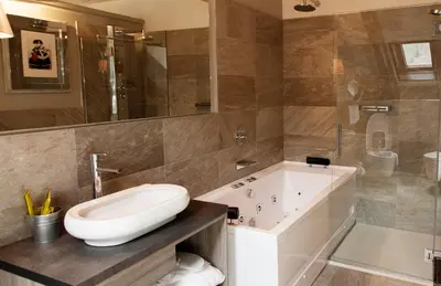 Un baño de Hotel Villa de Torla