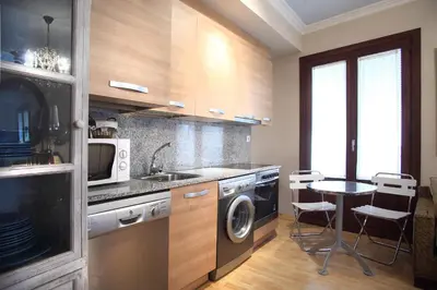 Una cocina o zona de cocina en Apartamentos Alcoba de Baco